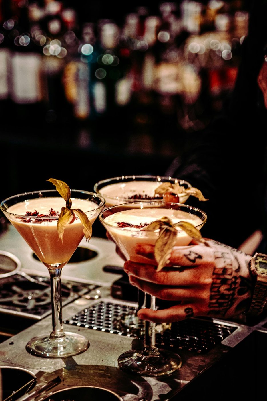 Three garnished martini coupes, Les Verseurs service